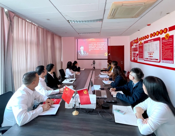 s_d67dd20115c24b9a860c6b82594e018c.jpg s_d67dd20115c24b9a860c6b82594e018c.jpg