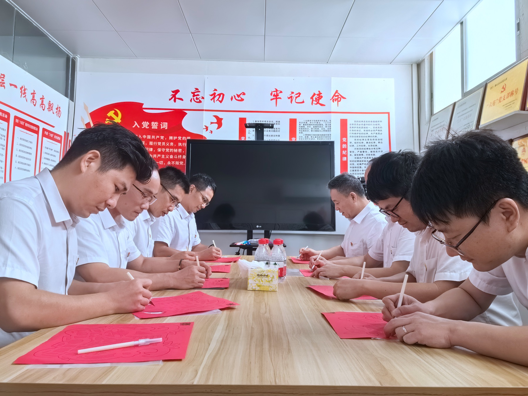 佛山分公司開展“征廉潔語(yǔ) 書廉潔簽 刻廉入心” 主題黨日活動(dòng)4.jpg