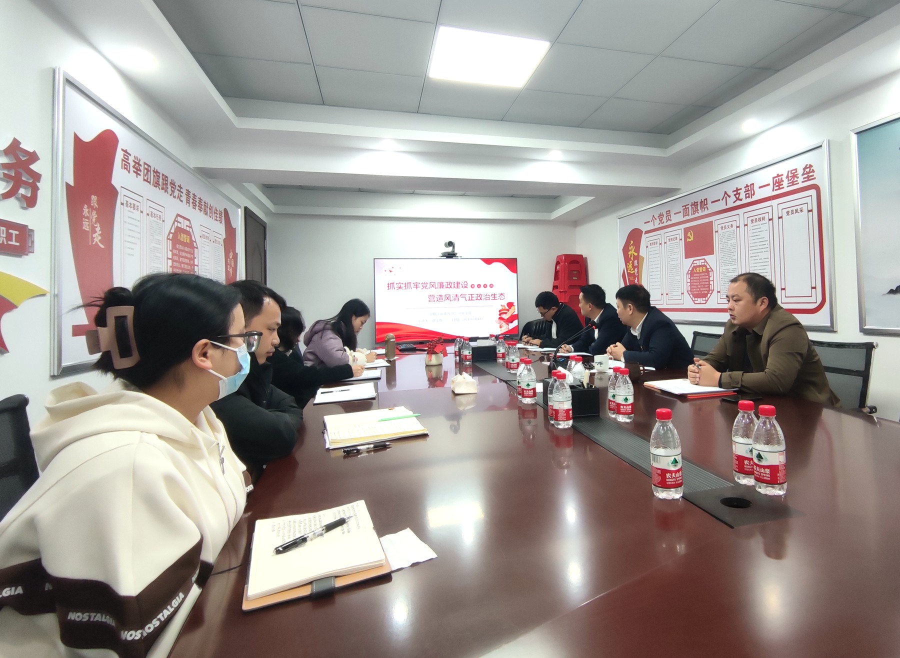 珠海分公司黨支部書(shū)記上廉潔黨課.jpg 珠海分公司黨支部書(shū)記上廉潔黨課.jpg