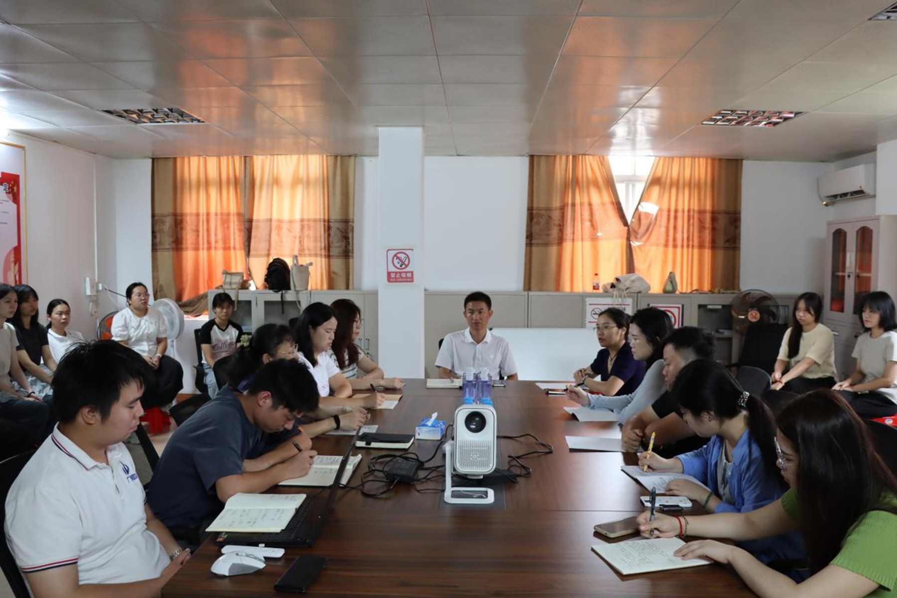 勘查院(生態(tài)公司)黨支部開展主題黨日活動5_副本.jpg 勘查院(生態(tài)公司)黨支部開展主題黨日活動5_副本.jpg