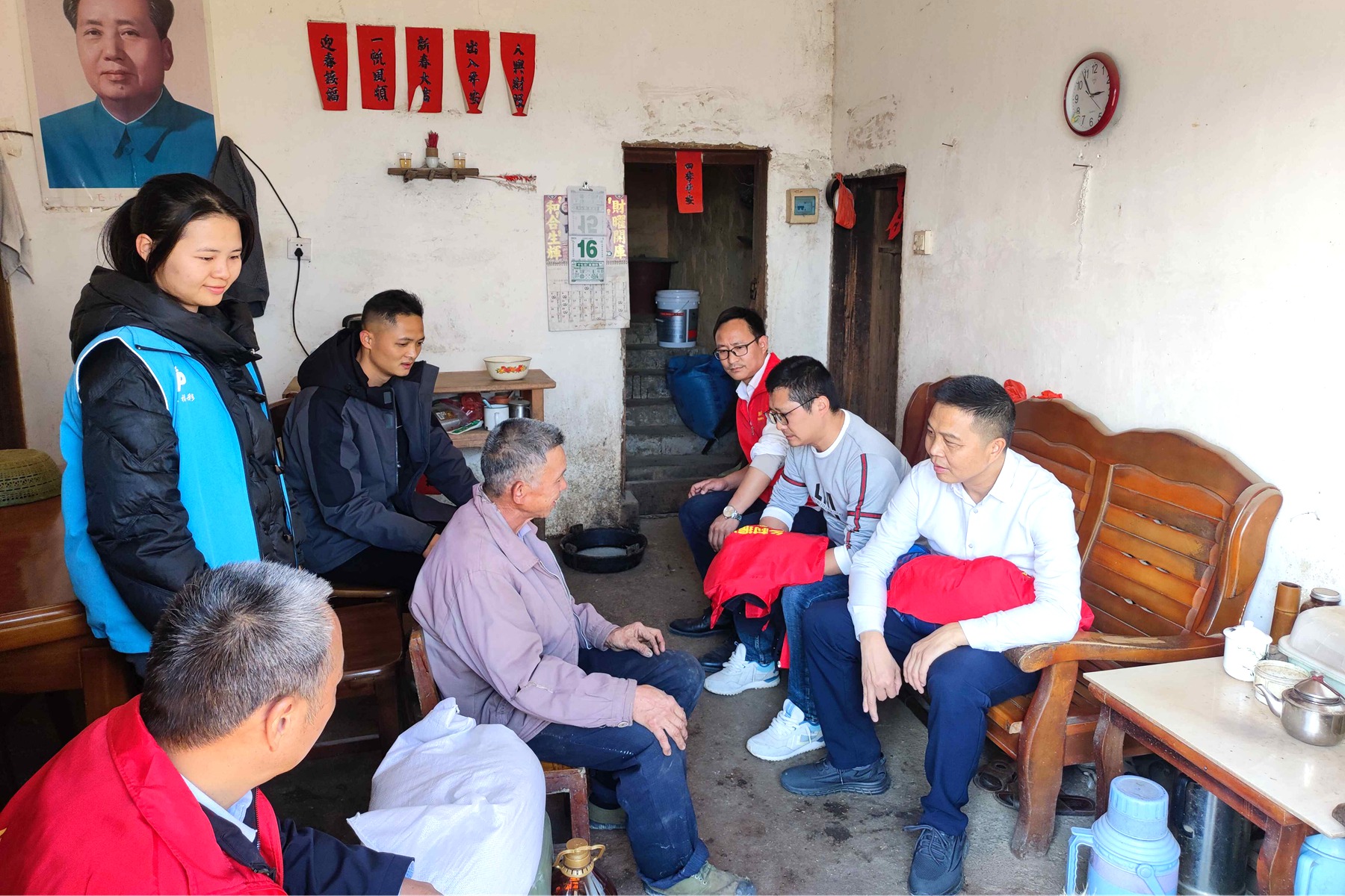 駐合水鎮(zhèn)幫鎮(zhèn)扶村工作隊開展春節(jié)走訪慰問系列活動3.jpg