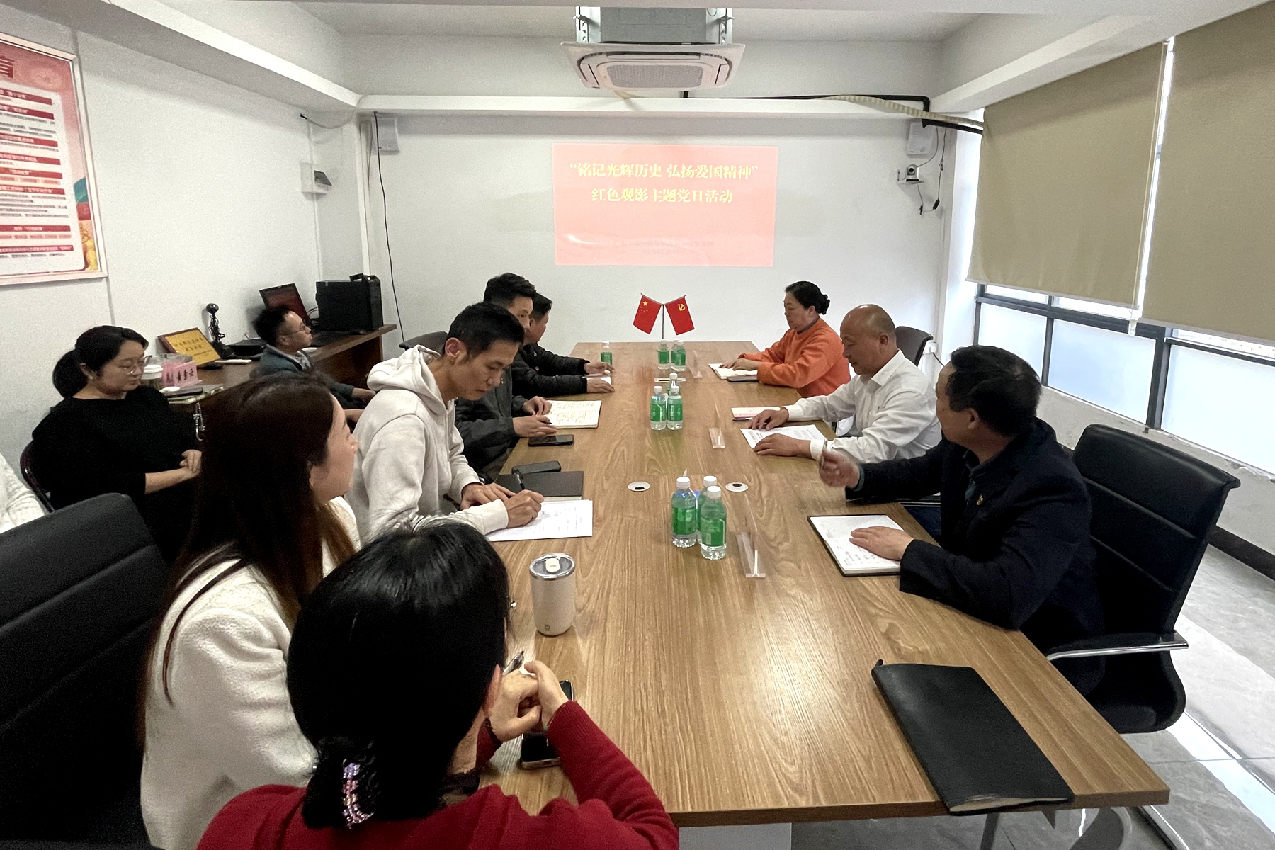 銘記光輝歷程 弘揚(yáng)愛國精神 ——工管公司黨支部組織開展紅色觀影主題黨日活動(dòng).jpg