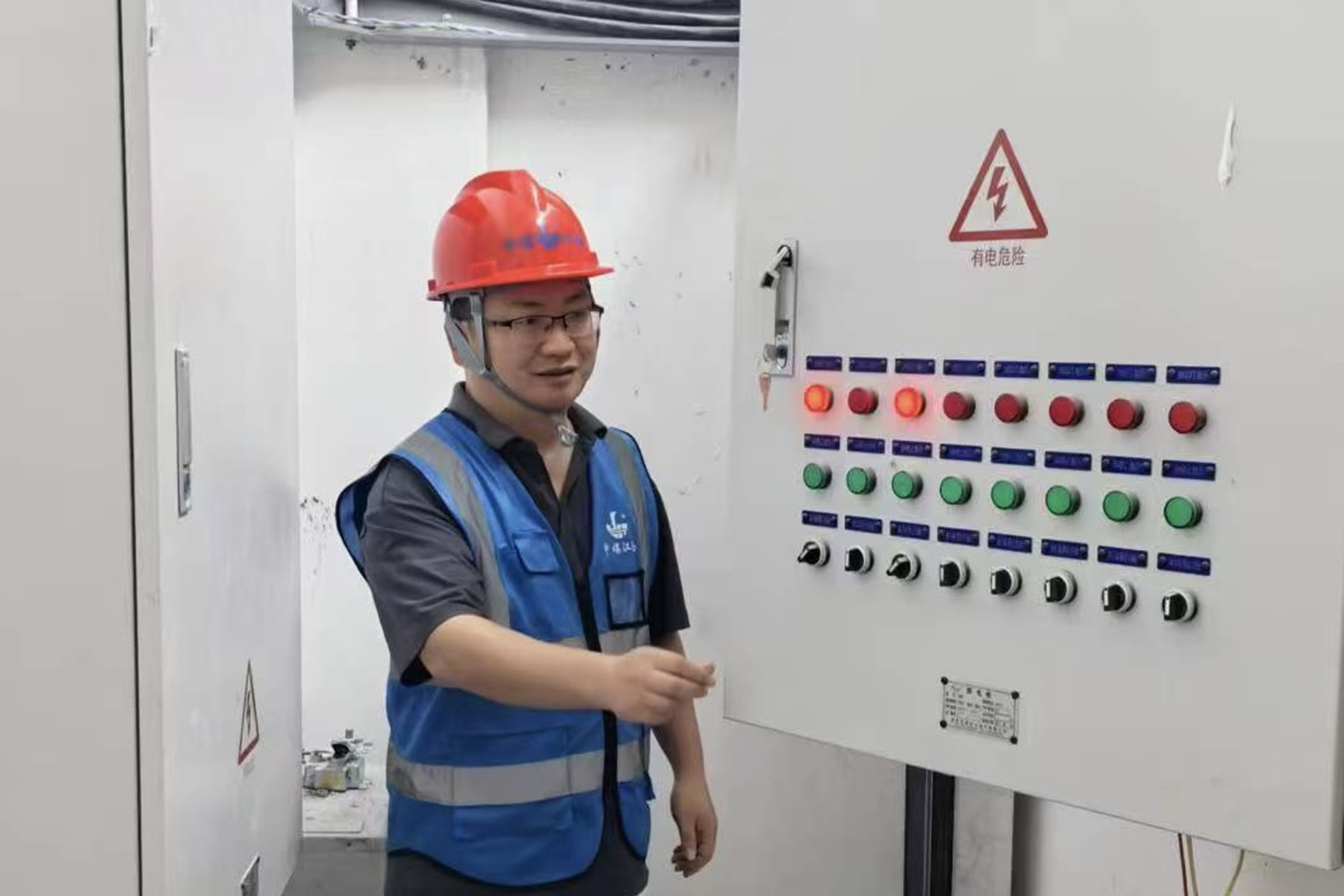 董永斌開(kāi)發(fā)區(qū).jpg 董永斌開(kāi)發(fā)區(qū).jpg