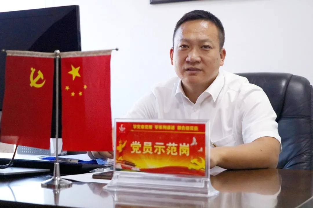 【身邊的榜樣】樂(lè)于奉獻(xiàn) 率先垂范—記總局優(yōu)秀共產(chǎn)黨員、集團(tuán)公司（局）優(yōu)秀共產(chǎn)黨員、“六好”黨員王雙雙